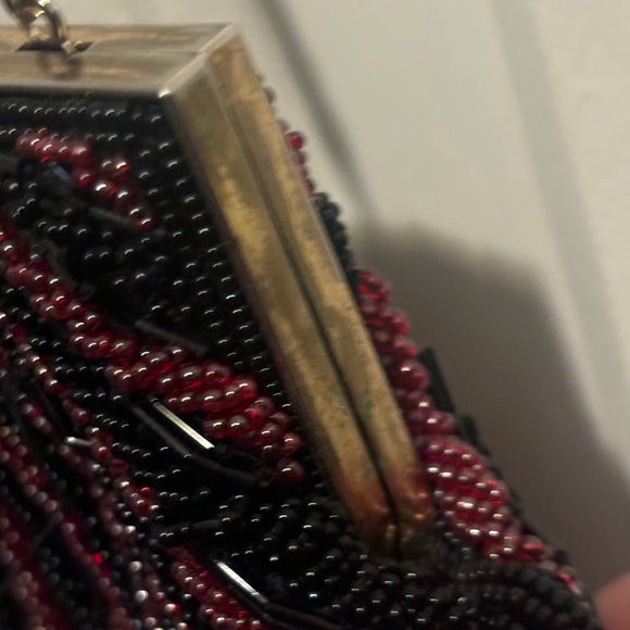 Vintage Walborg
Clam Style Beaded Purse KIss Lock Purse w/Chain -$12 - Picture 5 of 7